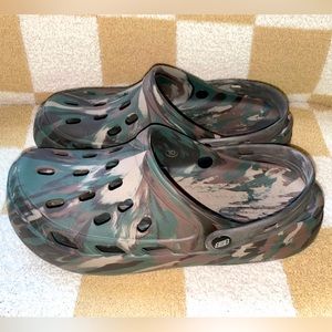 Skechers camouflage crocs 10